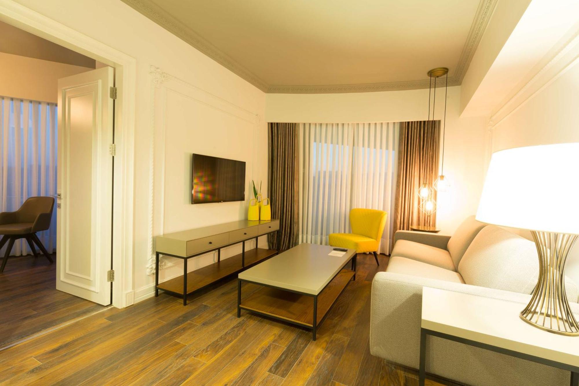 Doubletree By Hilton Izmir Airport Hotel Eksteriør billede